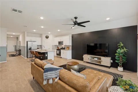 438 Kayden Point