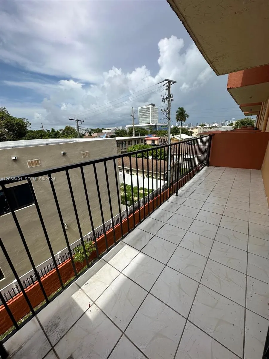 2921 SW 10th St #33 Miami, FL 33135