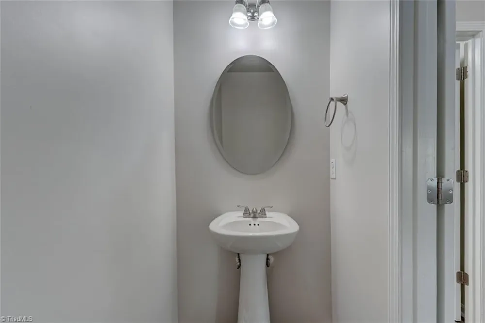5955 Odenton Lane Pfafftown, NC 27040