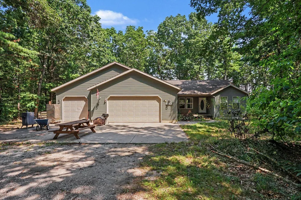 416 E River Road Muskegon, MI 49445