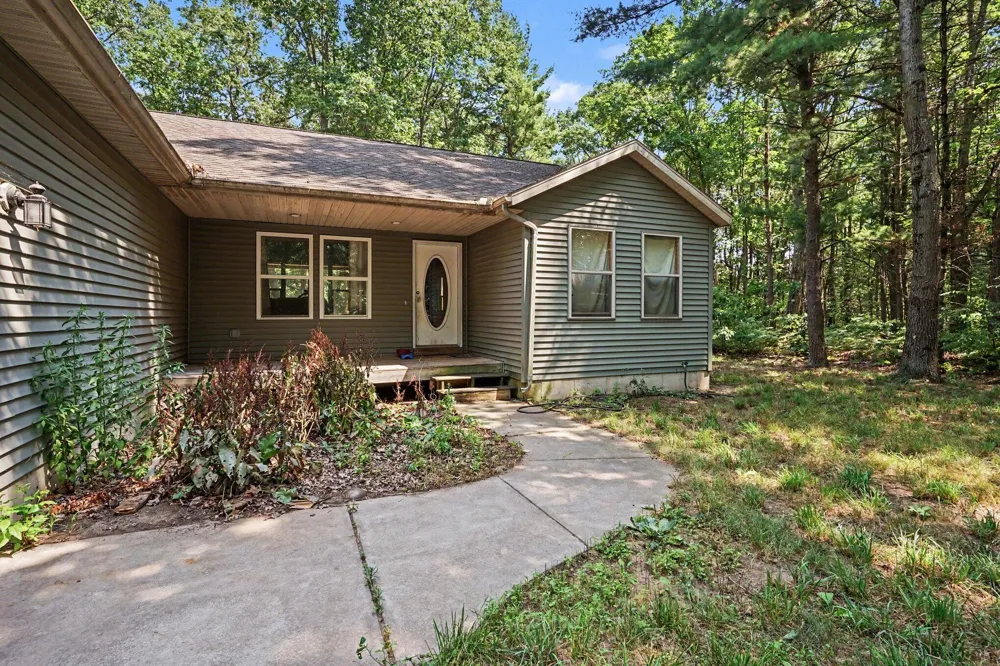 416 E River Road Muskegon, MI 49445