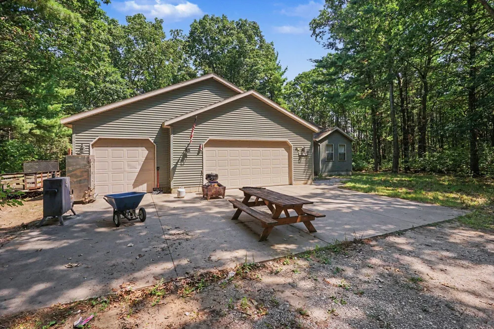 416 E River Road Muskegon, MI 49445