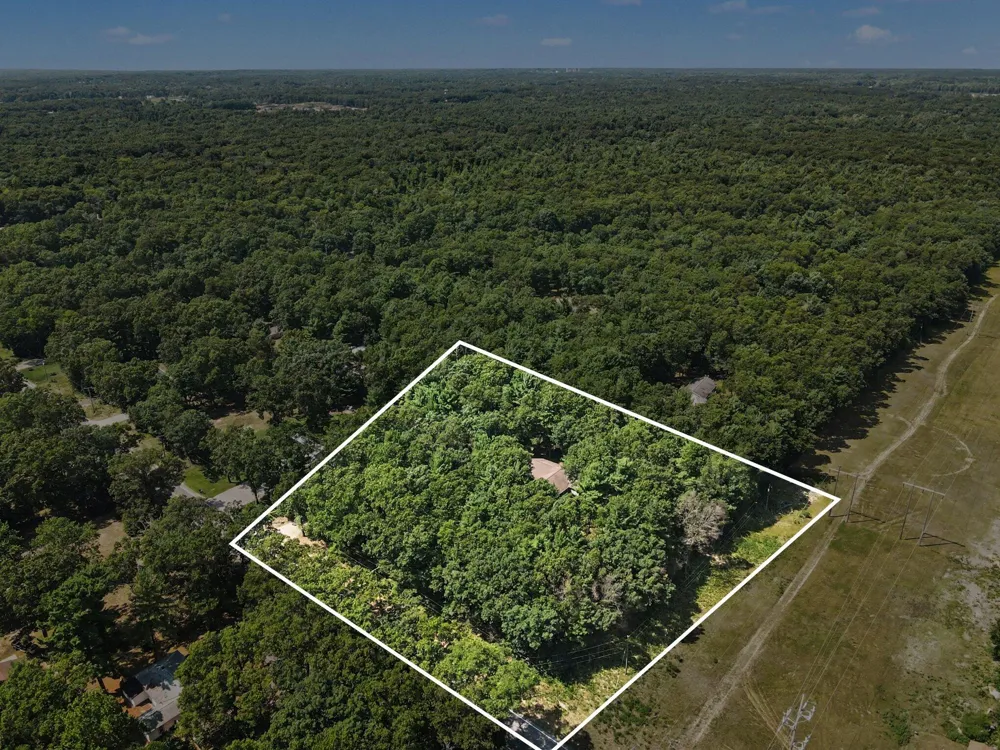 416 E River Road Muskegon, MI 49445