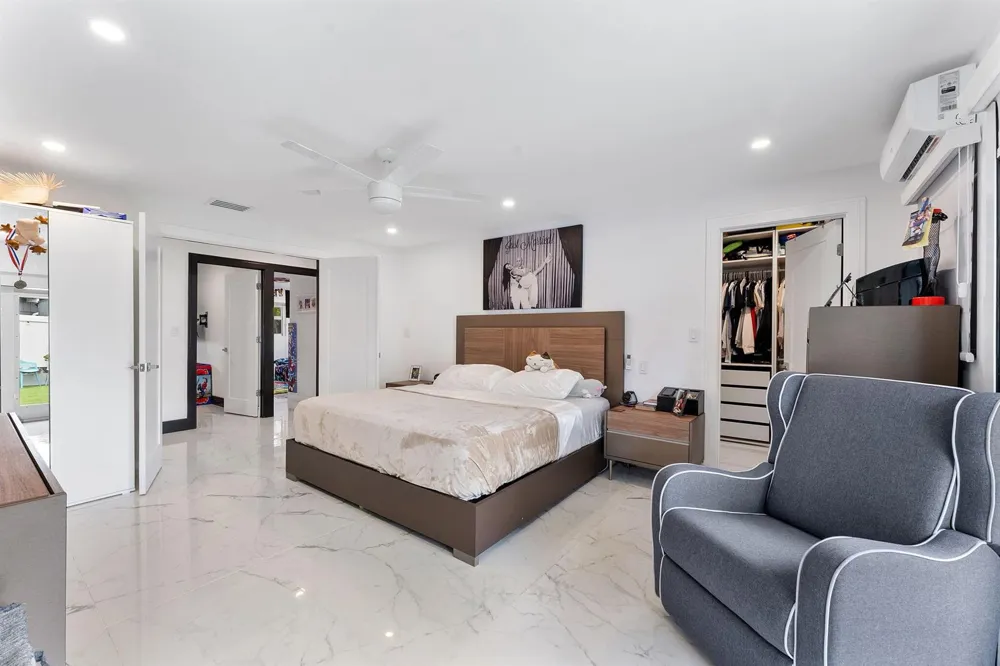 5800 SW 19TH STREET Plantation, FL 33317