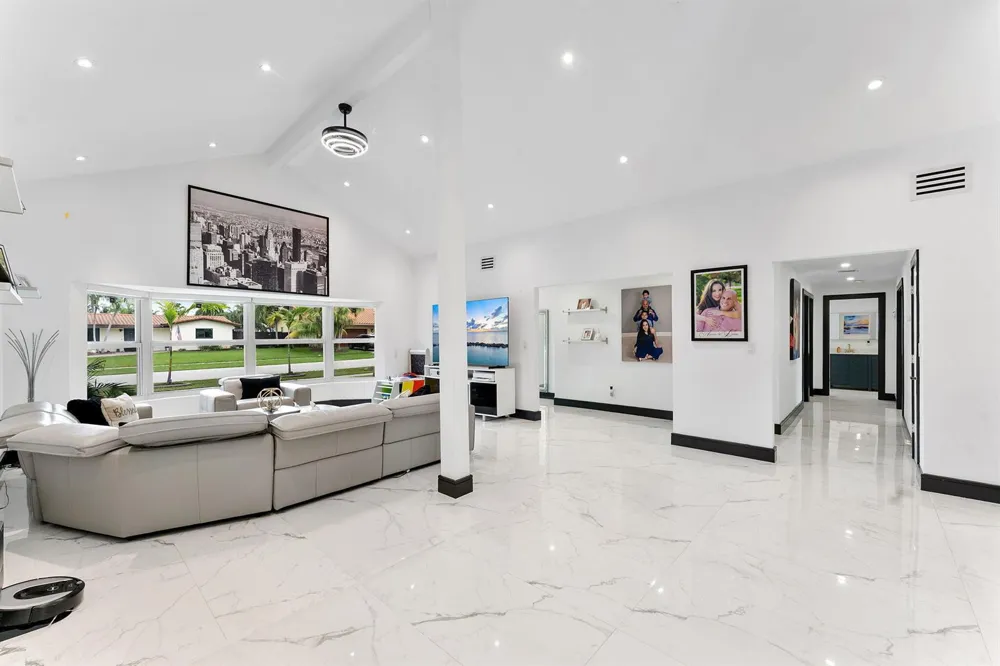5800 SW 19TH STREET Plantation, FL 33317
