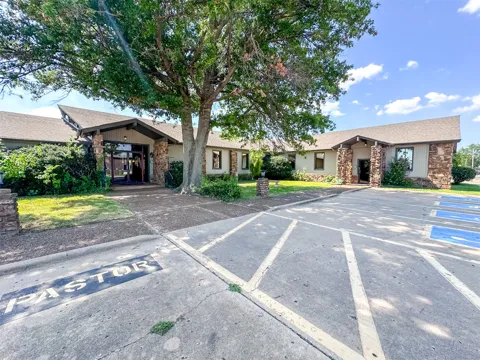 2833 W Main Street