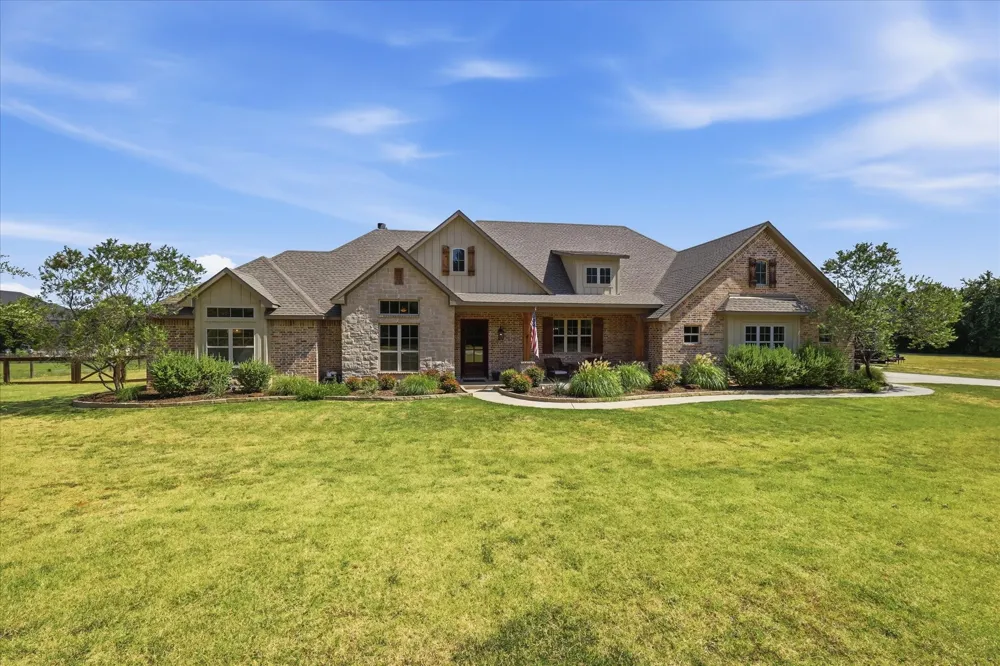 2782 Rock Hill Road Aubrey, TX 76227