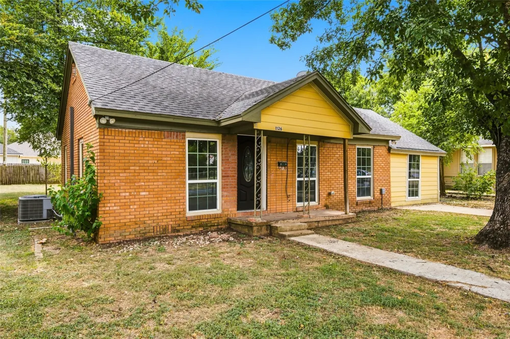 1126 W 7th Street McGregor, TX 76657