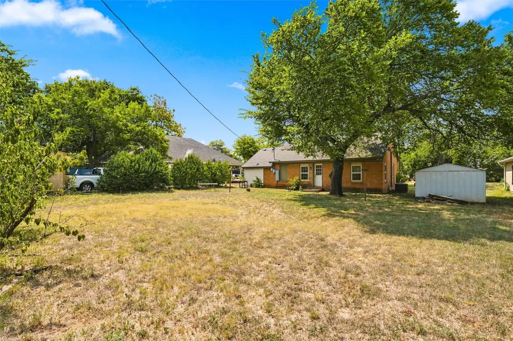 1126 W 7th Street McGregor, TX 76657