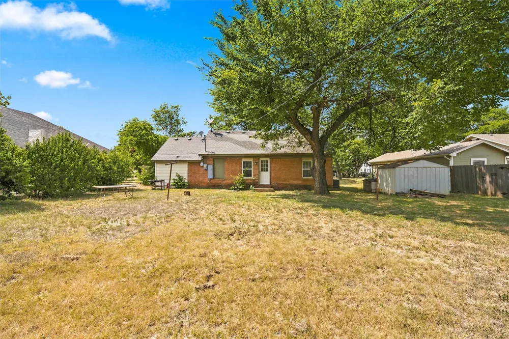1126 W 7th Street McGregor, TX 76657