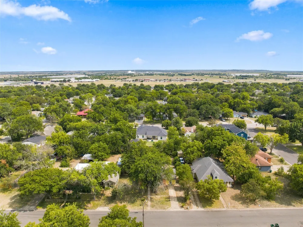 1126 W 7th Street McGregor, TX 76657