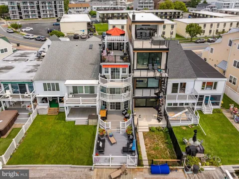 601 BAYSHORE DRIVE #16