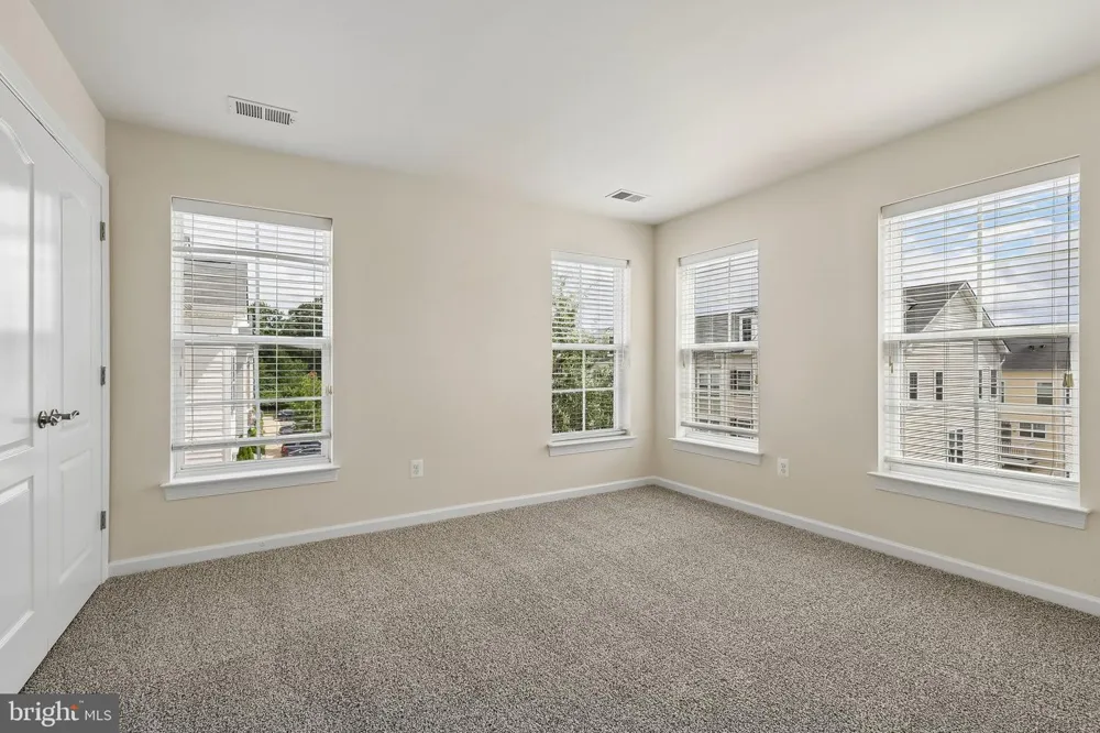 8186 FALLS GROVE DRIVE Manassas, VA 20111
