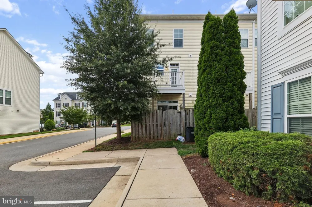 8186 FALLS GROVE DRIVE Manassas, VA 20111