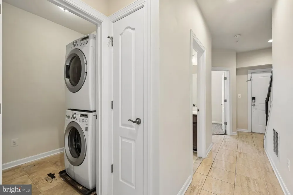 8186 FALLS GROVE DRIVE Manassas, VA 20111