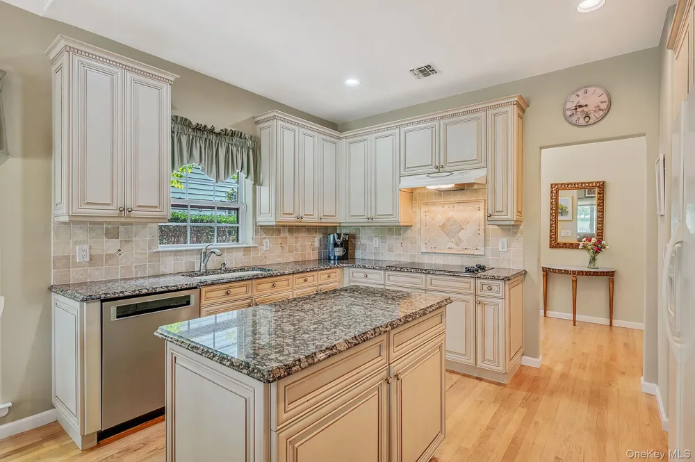 163 Hamlet Drive Mount Sinai, NY 11766