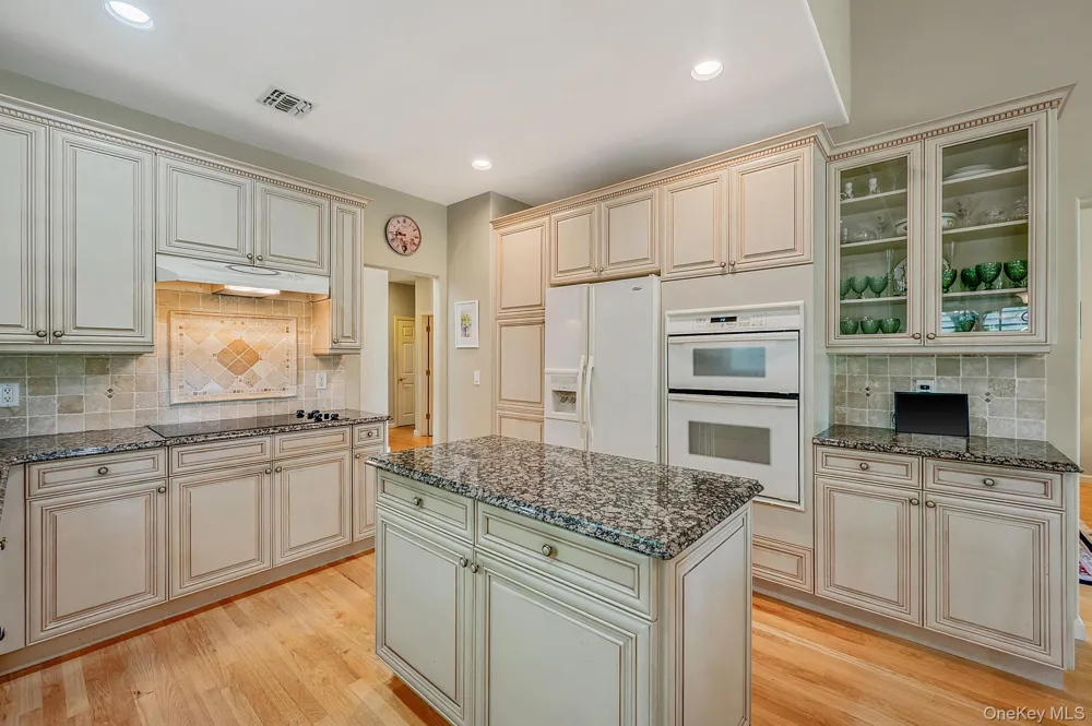 163 Hamlet Drive Mount Sinai, NY 11766