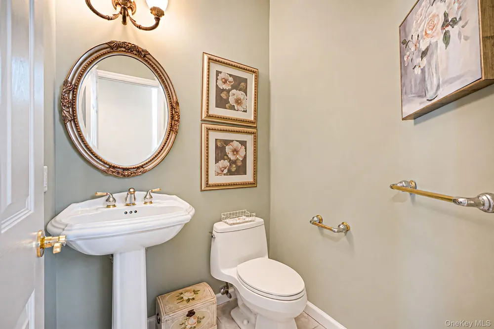 163 Hamlet Drive Mount Sinai, NY 11766