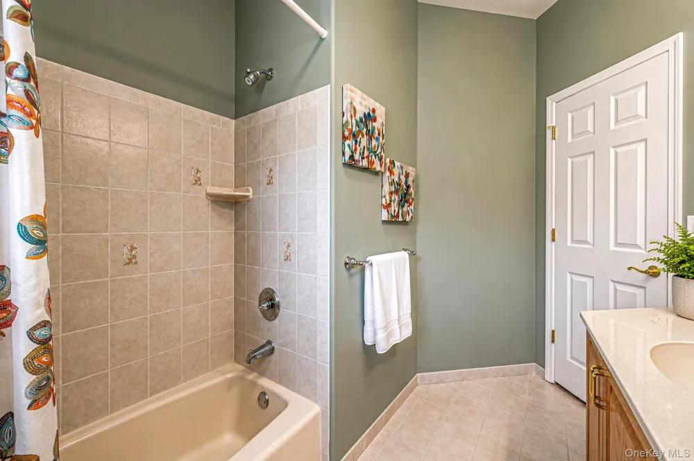 163 Hamlet Drive Mount Sinai, NY 11766