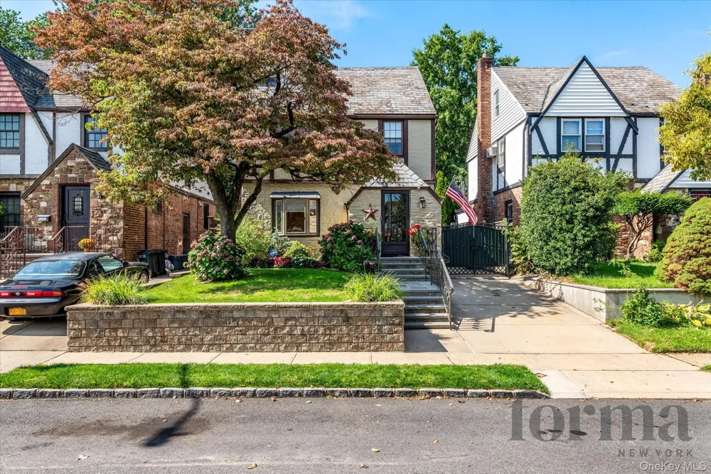 5022 Overbrook Street Douglaston, NY 11362