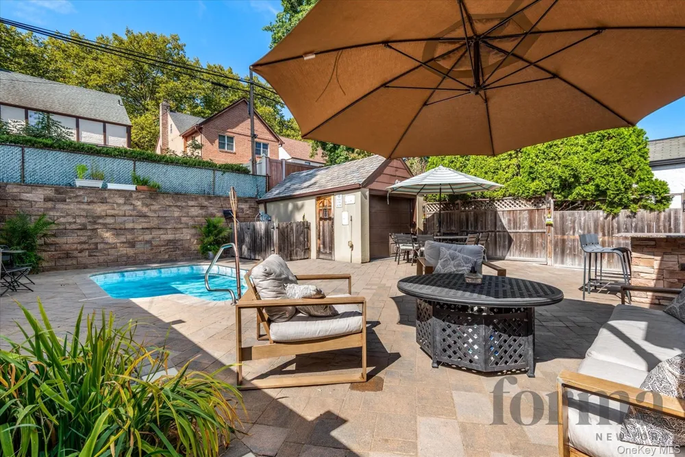 5022 Overbrook Street Douglaston, NY 11362