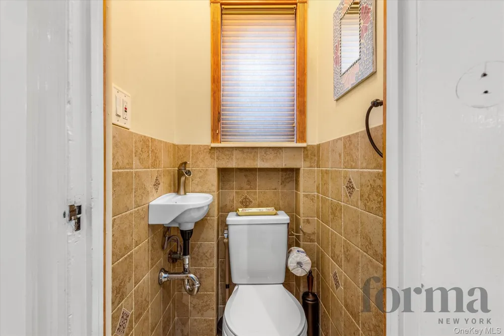 5022 Overbrook Street Douglaston, NY 11362