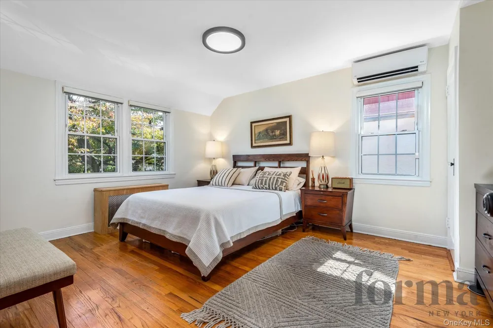 5022 Overbrook Street Douglaston, NY 11362