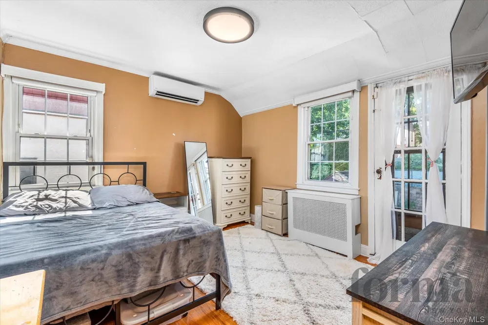 5022 Overbrook Street Douglaston, NY 11362