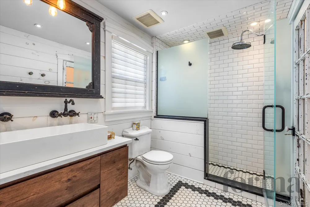 5022 Overbrook Street Douglaston, NY 11362