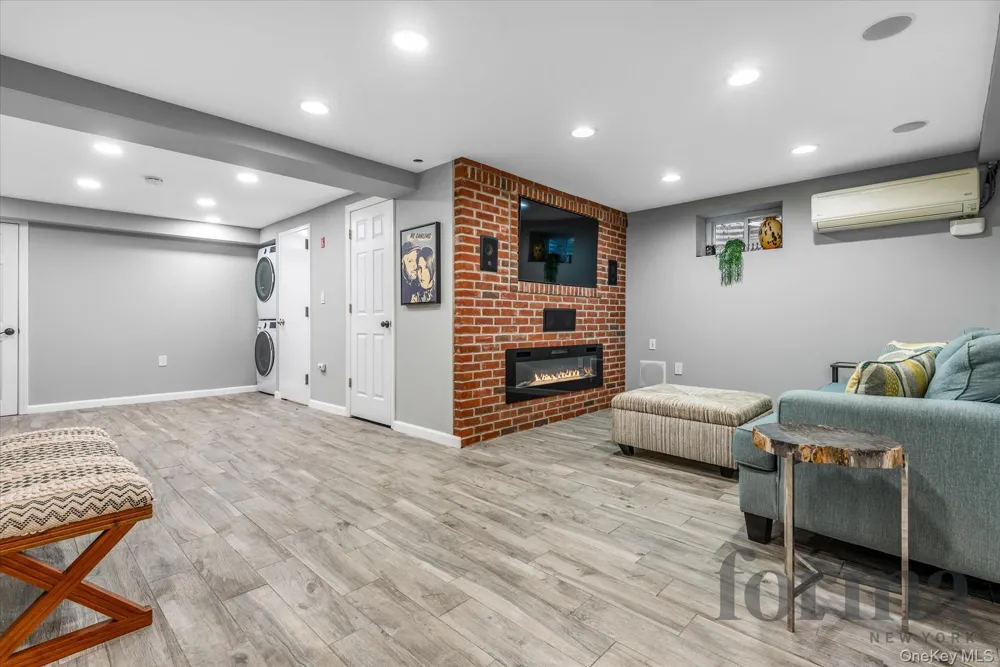 5022 Overbrook Street Douglaston, NY 11362