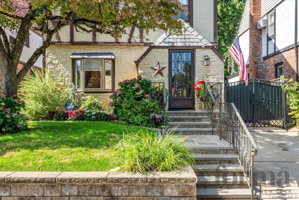 5022 Overbrook Street Douglaston, NY 11362
