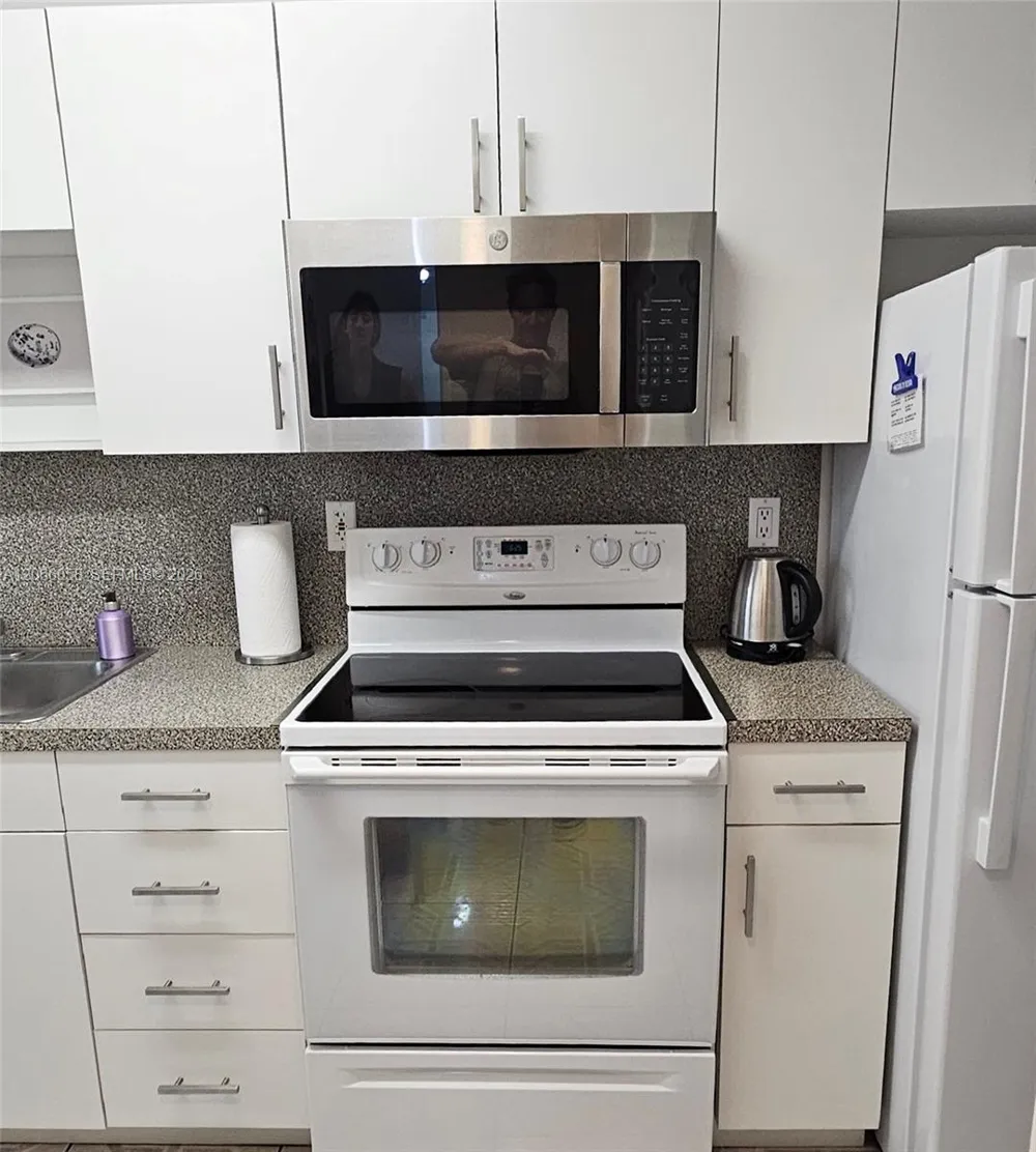 100 Lincoln Rd #616 Miami Beach, FL 33139
