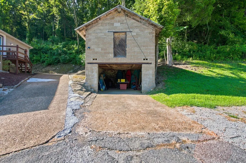 8565 Lawrenceburg Hwy Mount Pleasant, TN 38474