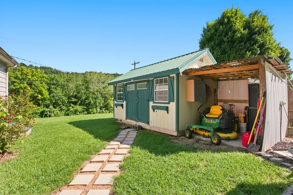 8565 Lawrenceburg Hwy Mount Pleasant, TN 38474