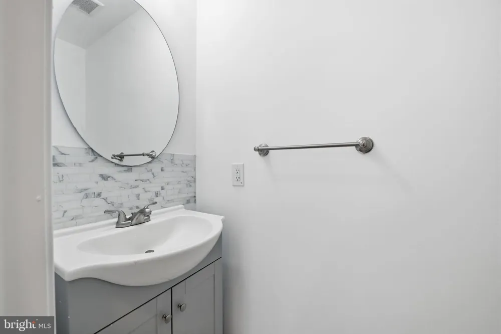 2242 16TH STREET NE Washington, DC 20018