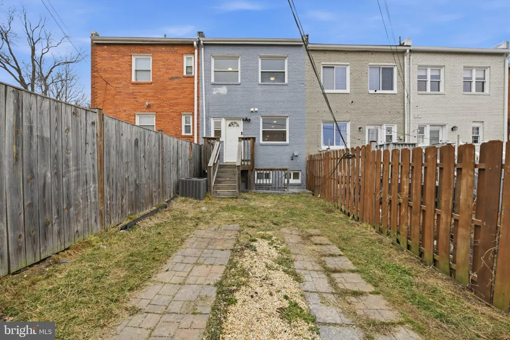 2242 16TH STREET NE Washington, DC 20018