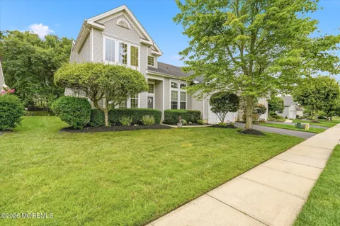 8 Meadowbrook Alley
