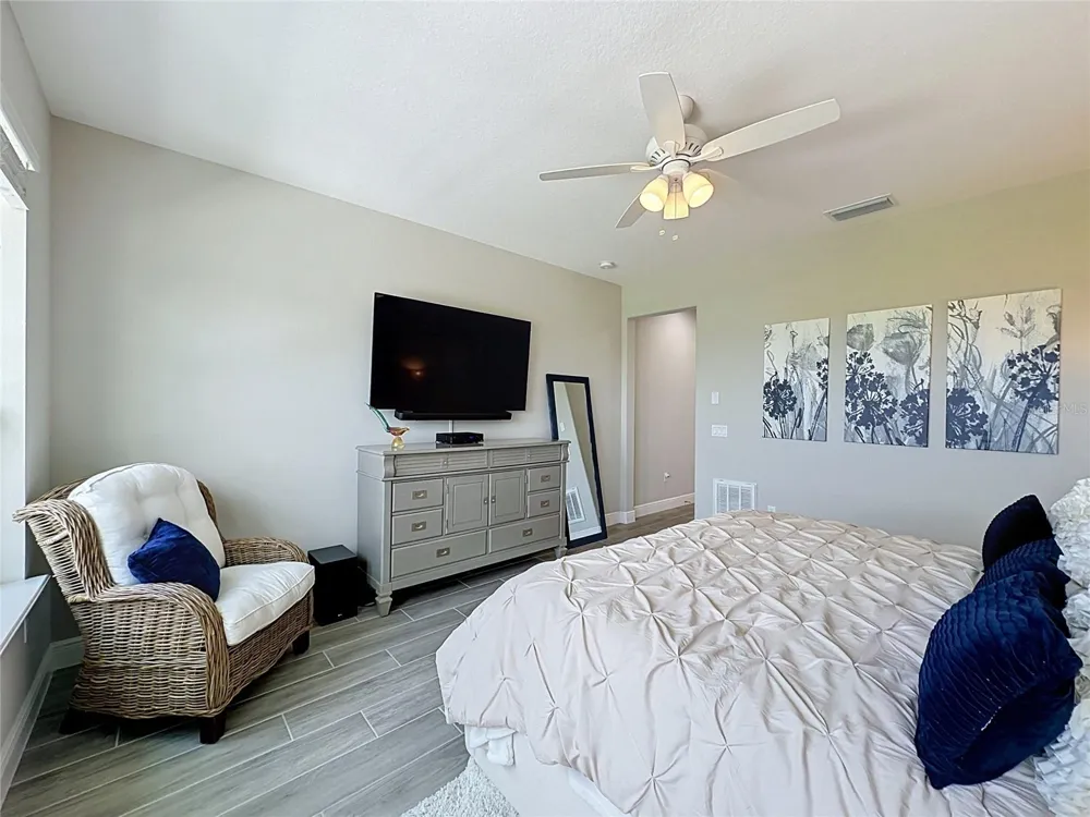 174 SILVER MAPLE ROAD Groveland, FL 34736