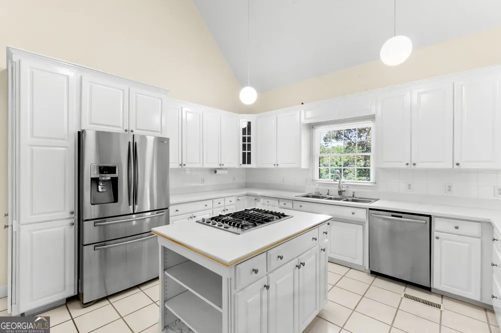 114 Holly DR Warner Robins, GA 31088