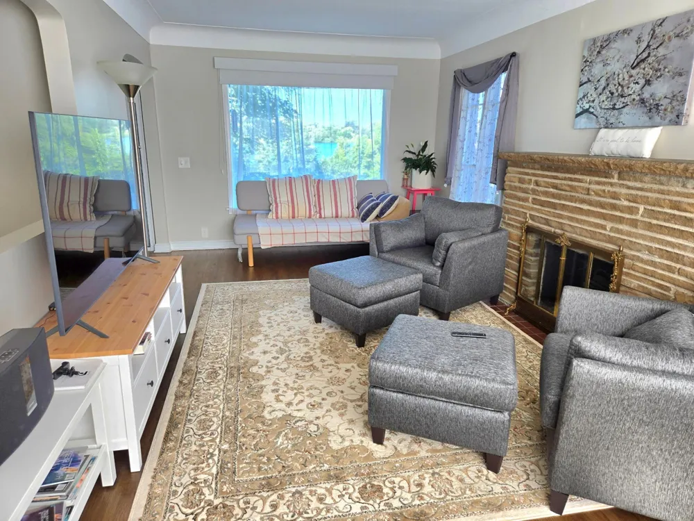1736 E Shore Drive Maplewood, MN 55109