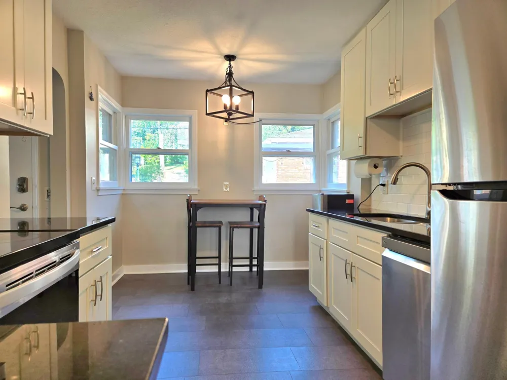 1736 E Shore Drive Maplewood, MN 55109