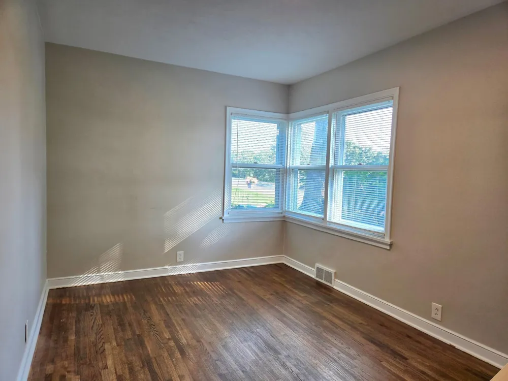 1736 E Shore Drive Maplewood, MN 55109
