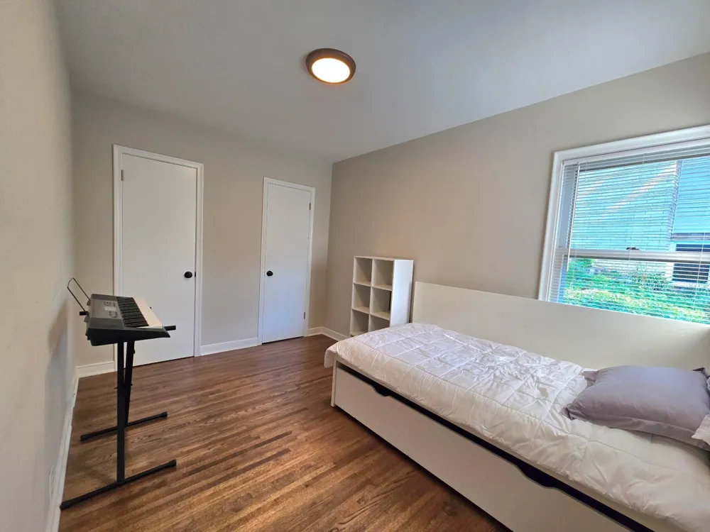1736 E Shore Drive Maplewood, MN 55109