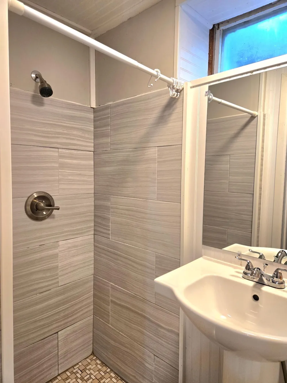 1736 E Shore Drive Maplewood, MN 55109