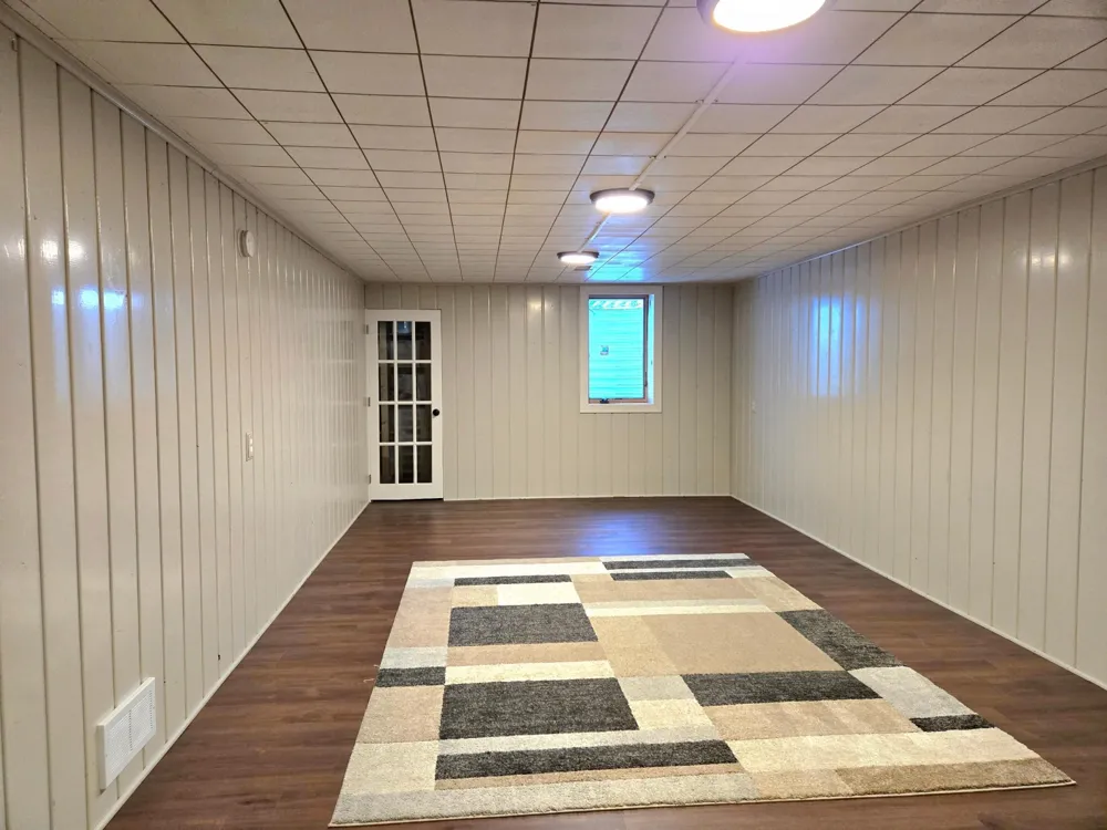 1736 E Shore Drive Maplewood, MN 55109