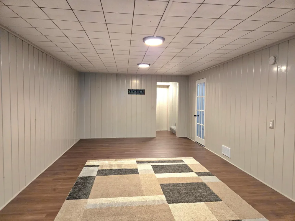 1736 E Shore Drive Maplewood, MN 55109