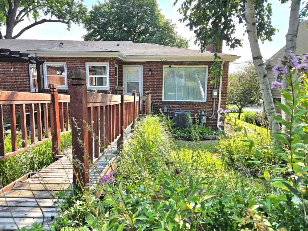 1736 E Shore Drive Maplewood, MN 55109