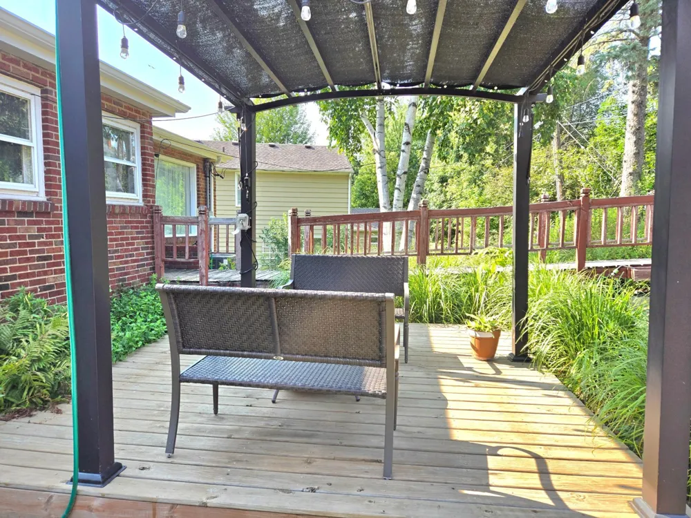 1736 E Shore Drive Maplewood, MN 55109