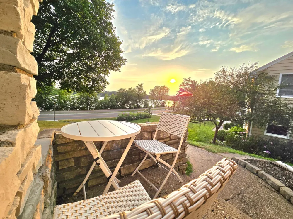 1736 E Shore Drive Maplewood, MN 55109