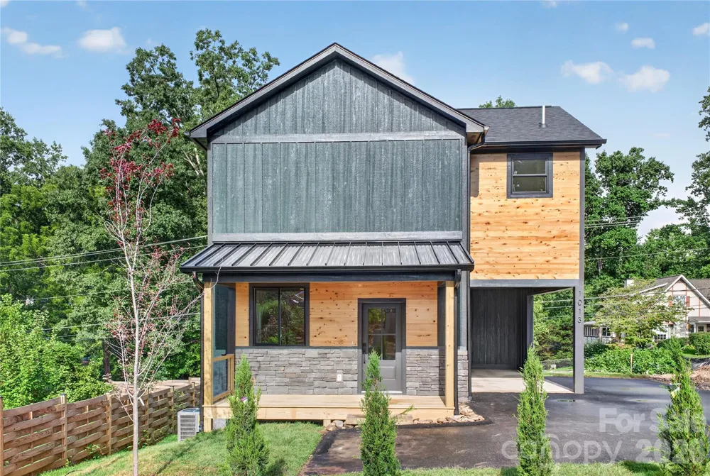 1013 Fassifern Court Hendersonville, NC 28791